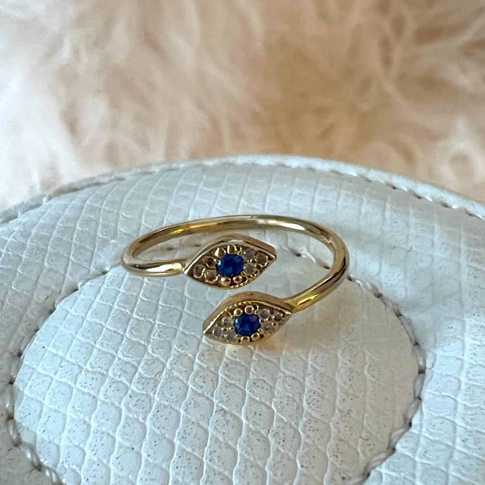 Costume Jewelry - goldtone evil eye ring - size 6 adjustable